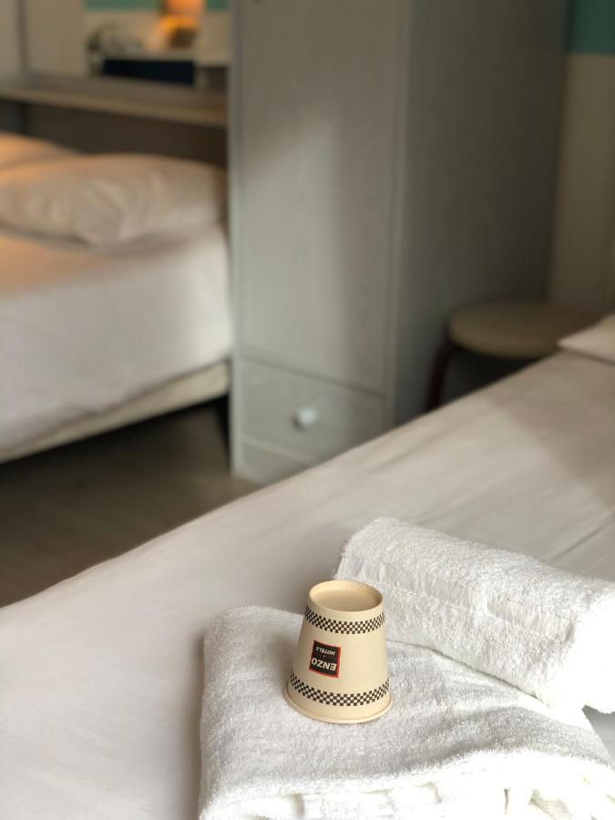 Enzo Hotels Neufchateau By Kyriad Direct מראה חיצוני תמונה